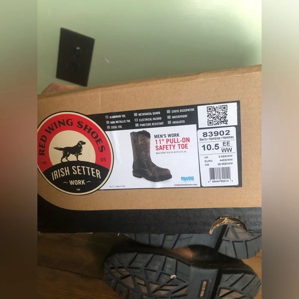 Red wing work boots mens size 10.5 EE Irish setter pull on safety toe 83902